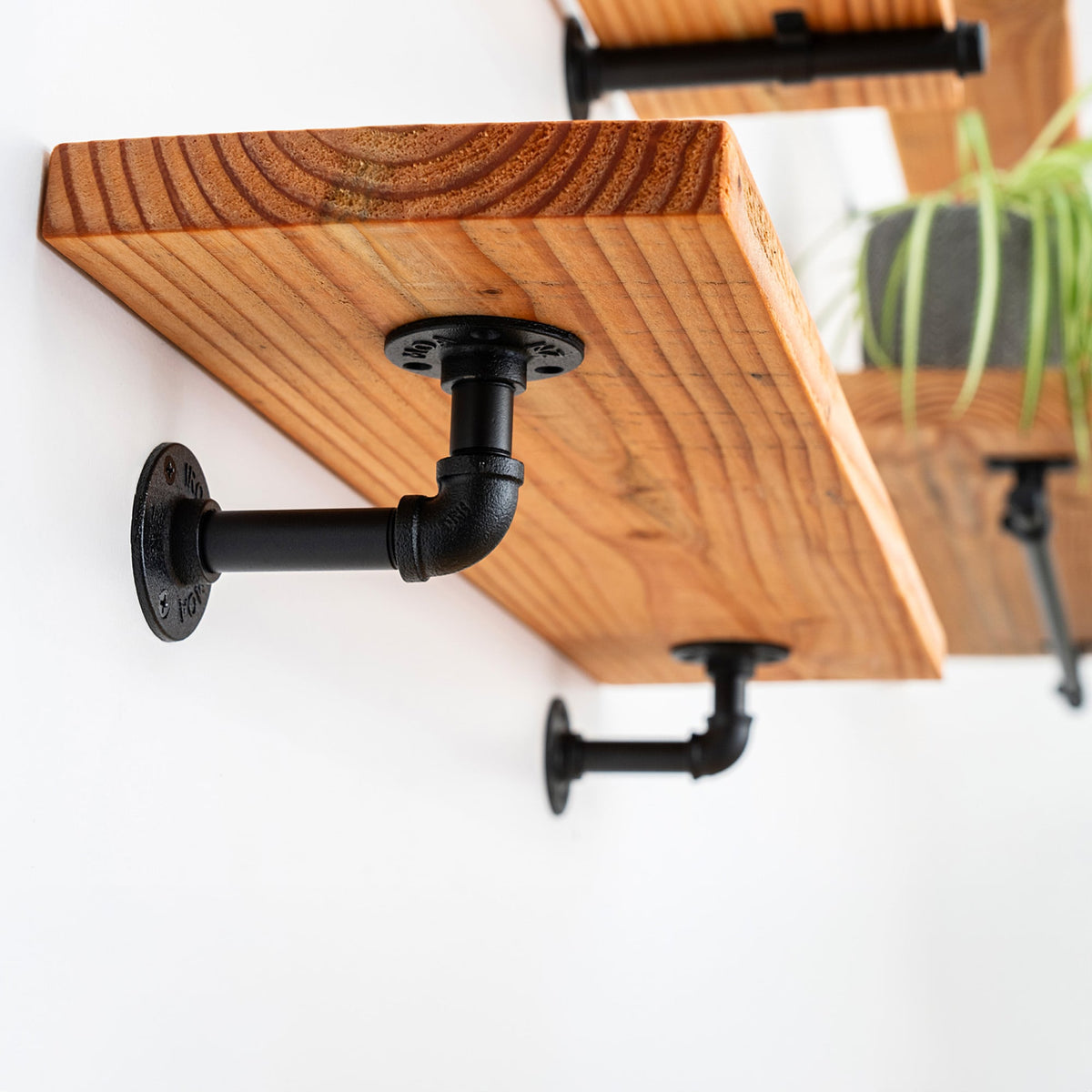 Pipe Shelf Bracket Black